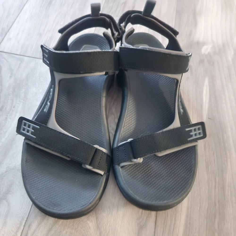 Teva Minam Sandals size 9